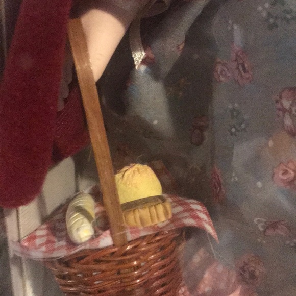 Collectible Memories Porcelain Doll (CLO) - Picture 4 of 8